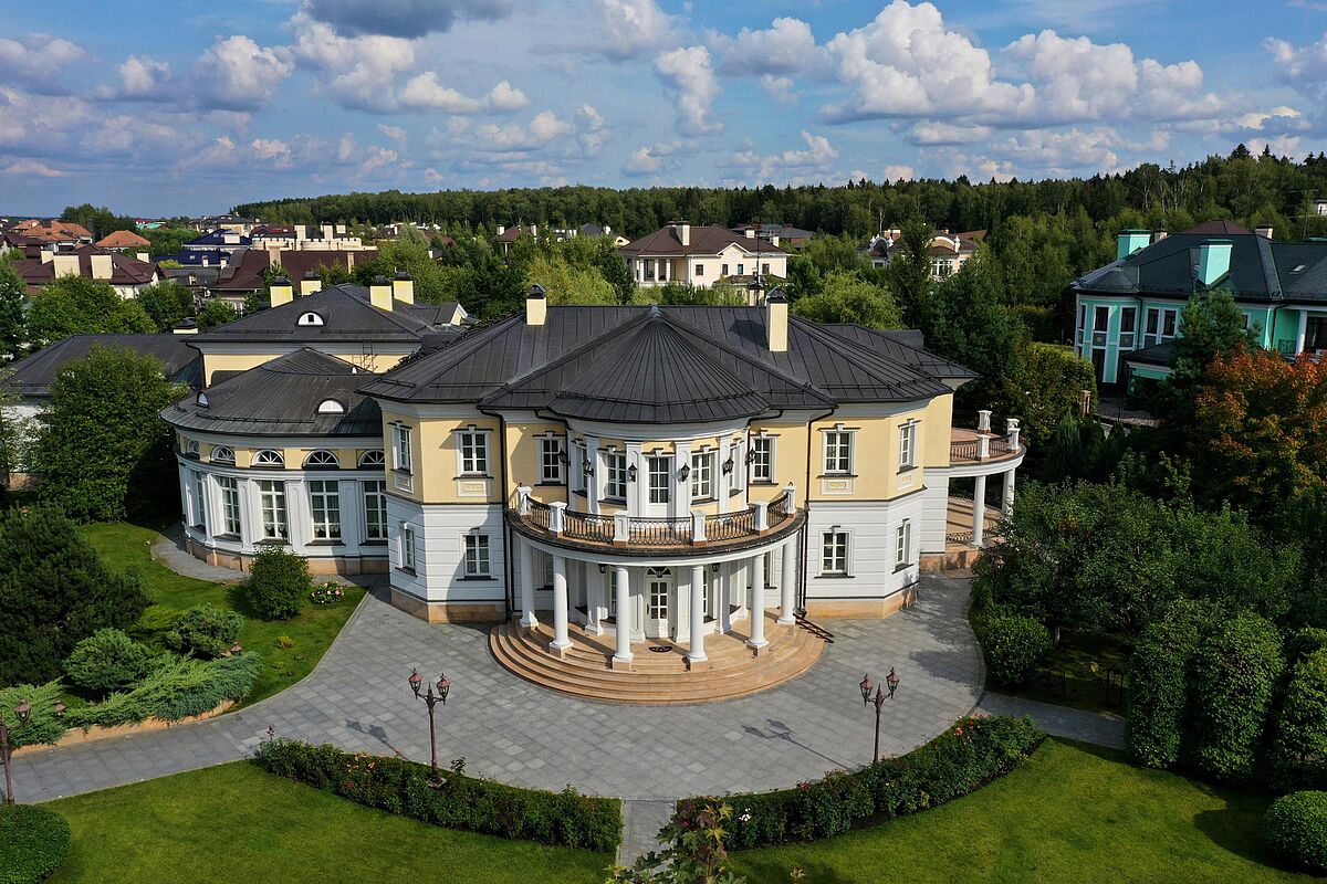 Резиденция в стиле русской усадьбы