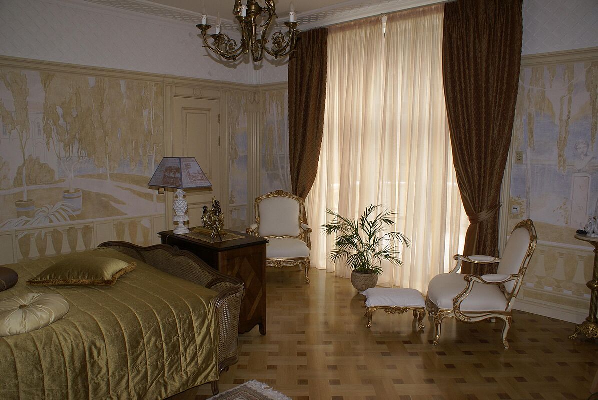 “Умный дом” у пруда с водопадом с домашним spa-салоном и автомойкой