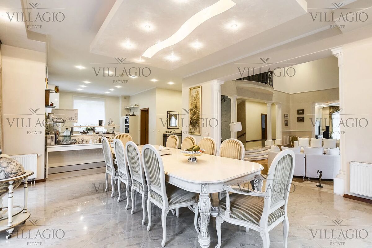 Элитный дом в классическом стиле у Москва-реки