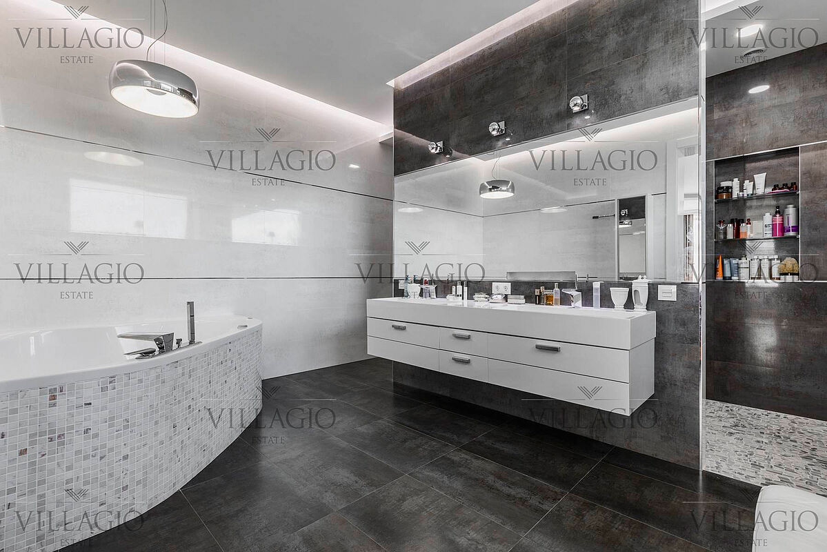 Дом с лифтом, бассейном и 3 террасами