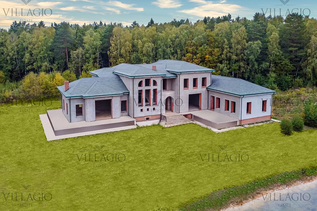 Особняк в сосновом лесу