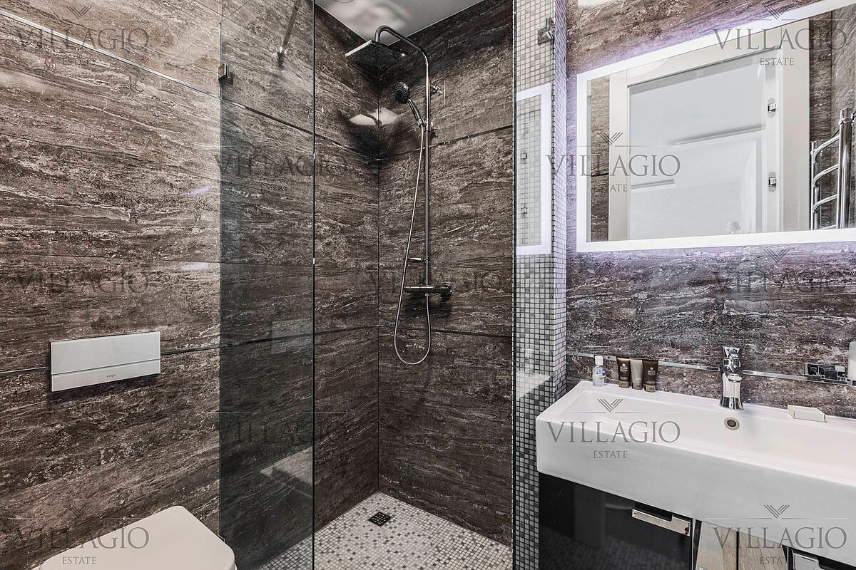 Дом с лифтом, бассейном и 3 террасами