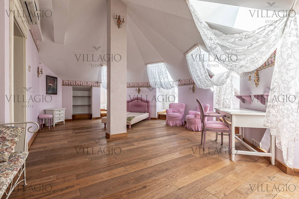 Дом с роскошной гостиной и spa-зоной