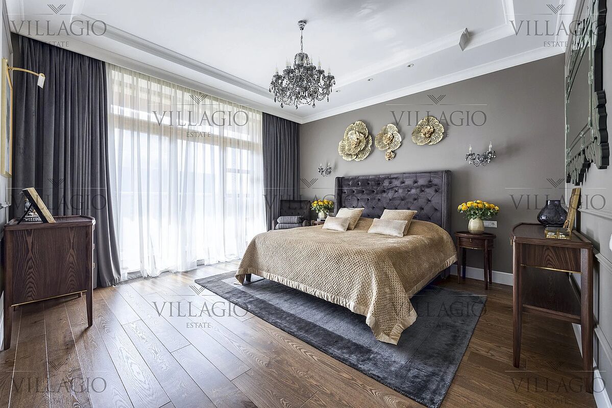 Интерьер (фото с лого)