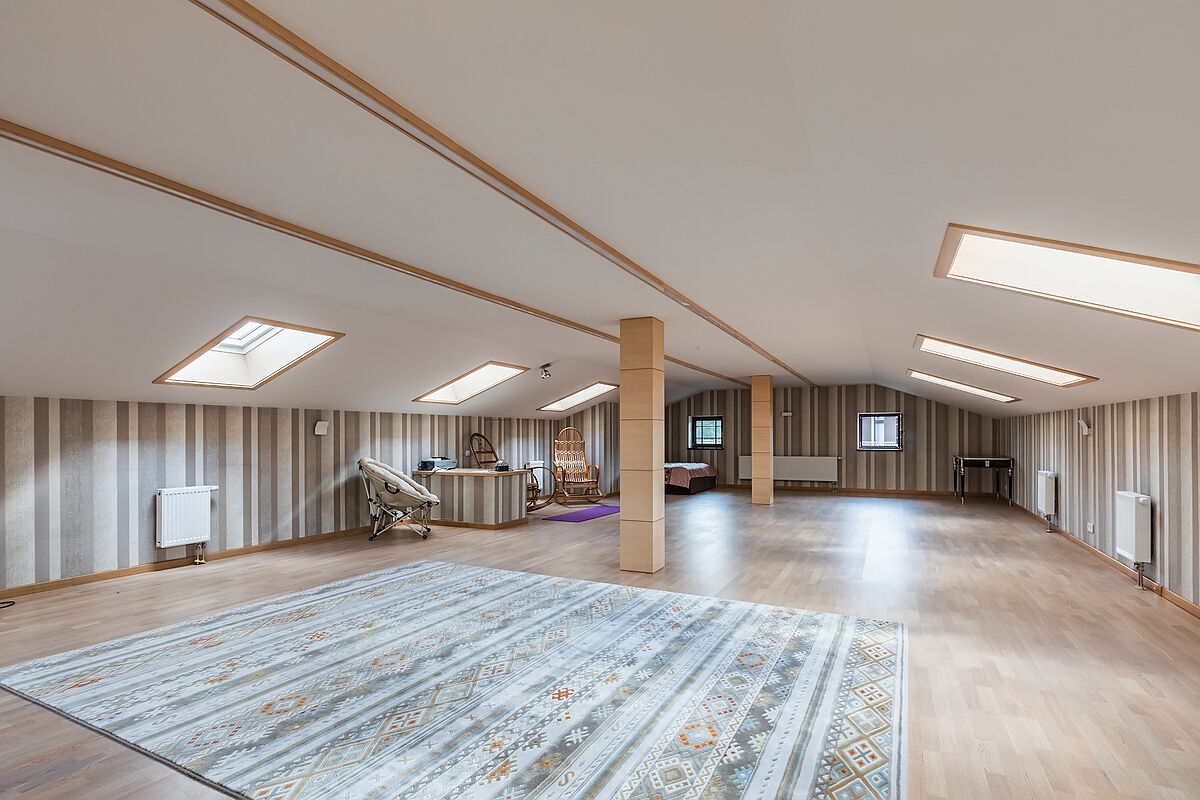 Загородный дом с бассейном в современном стиле