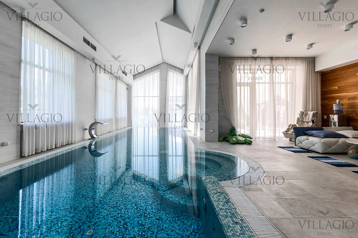 Дом с лифтом, бассейном и 3 террасами