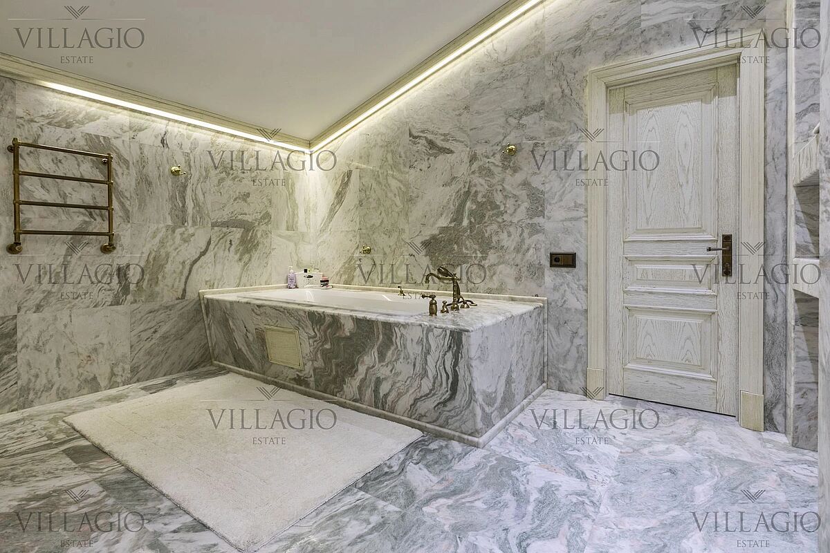 Дом рядом с двумя парками