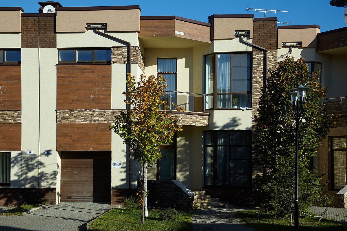 Входная группа с гаражом