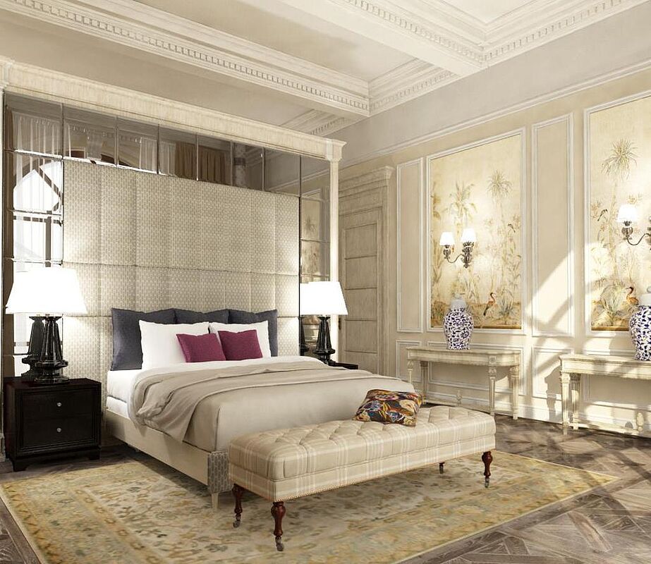 Резиденция с бассейном на берегу водного канала