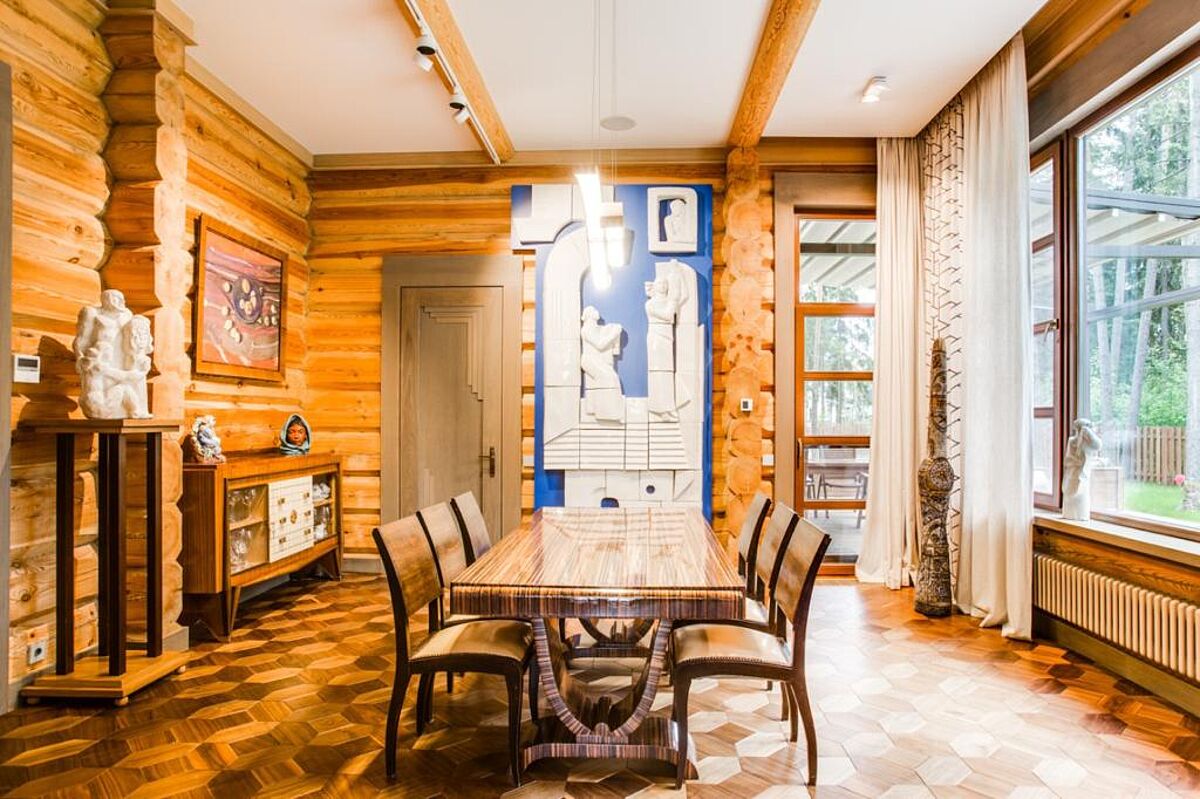 Дом из дерева на лесном участке