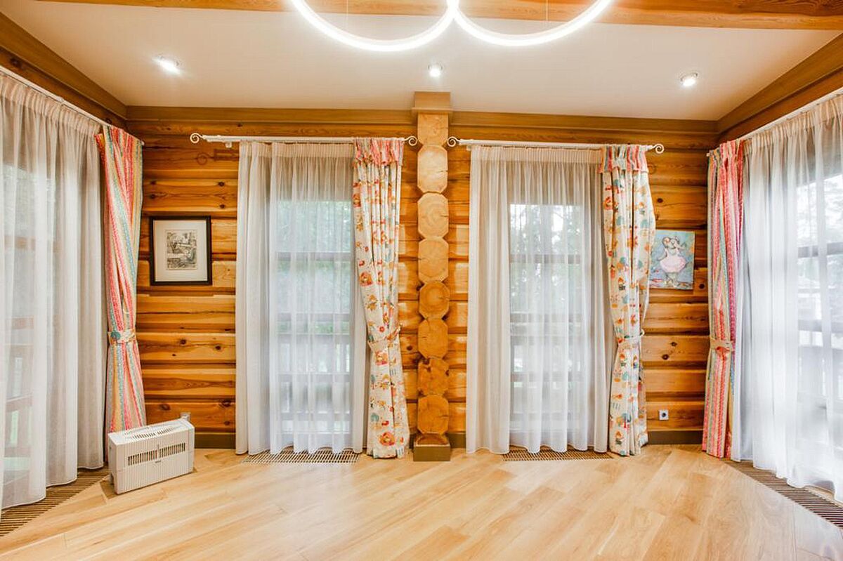 Дом из дерева на лесном участке