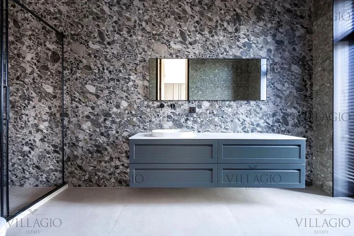 Дом рядом с парками