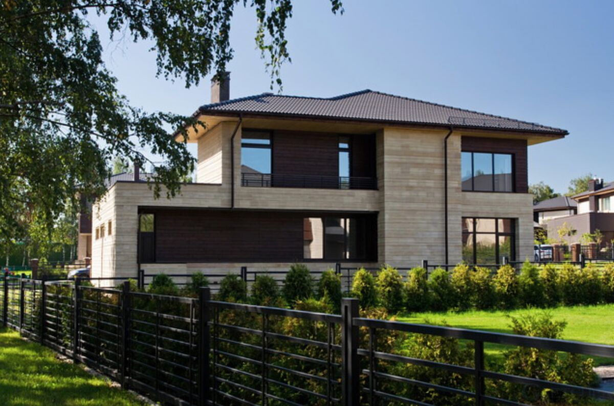 Двухэтажный дом на участке 16 соток