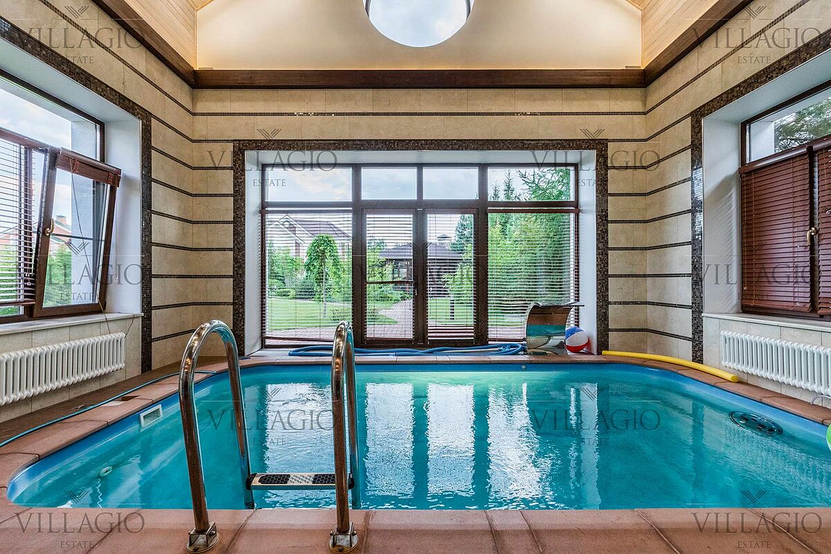 Особняк со spa-центром на участке
