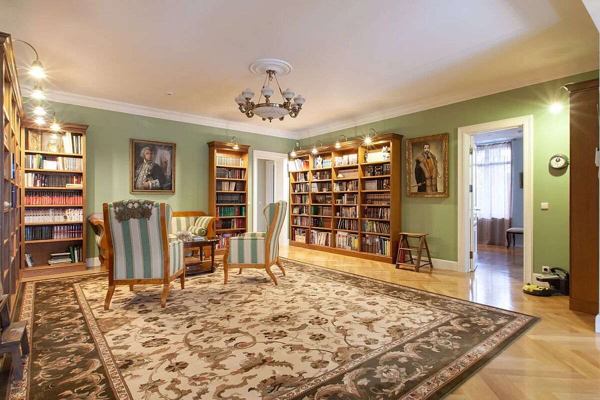 Дом с лифтом на участке 25 соток