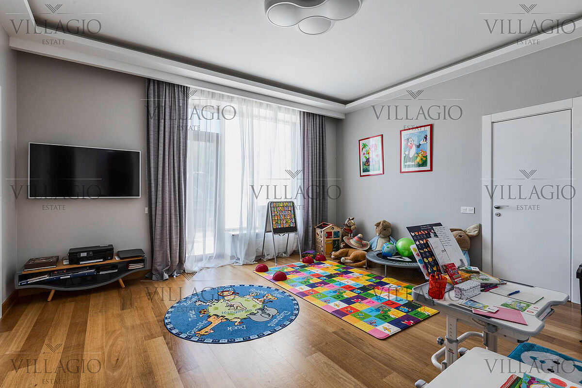 Дом с лифтом, бассейном и 3 террасами