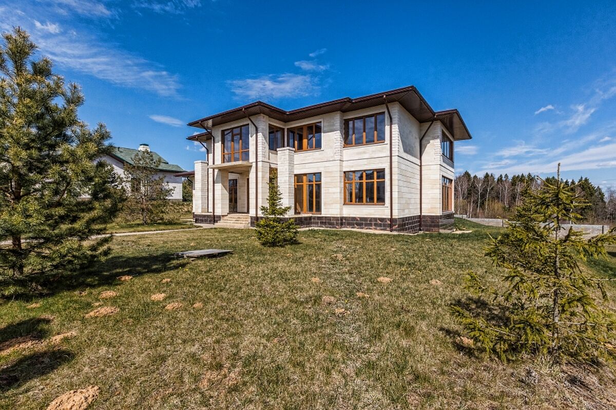 Дом под отделку у леса