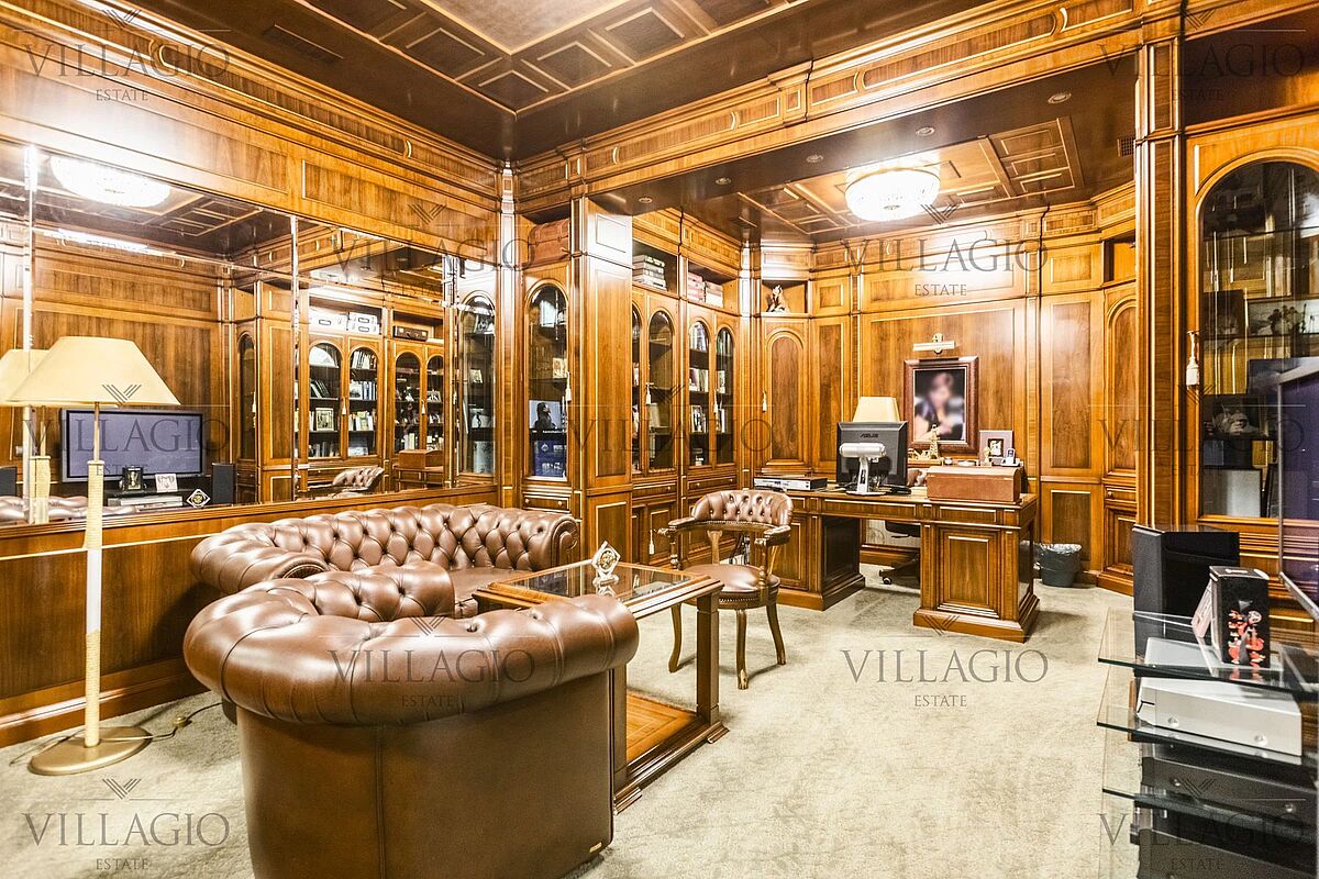 Элитный дом в классическом стиле у Москва-реки