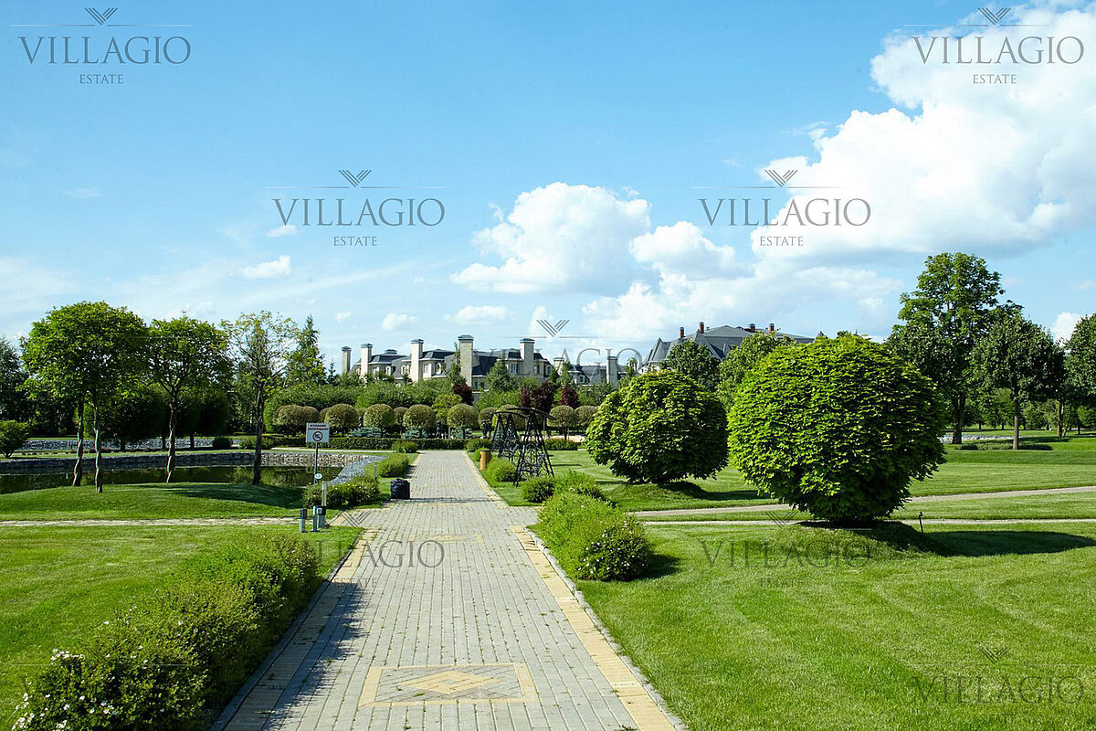 Аллея Парка Трех Озёр