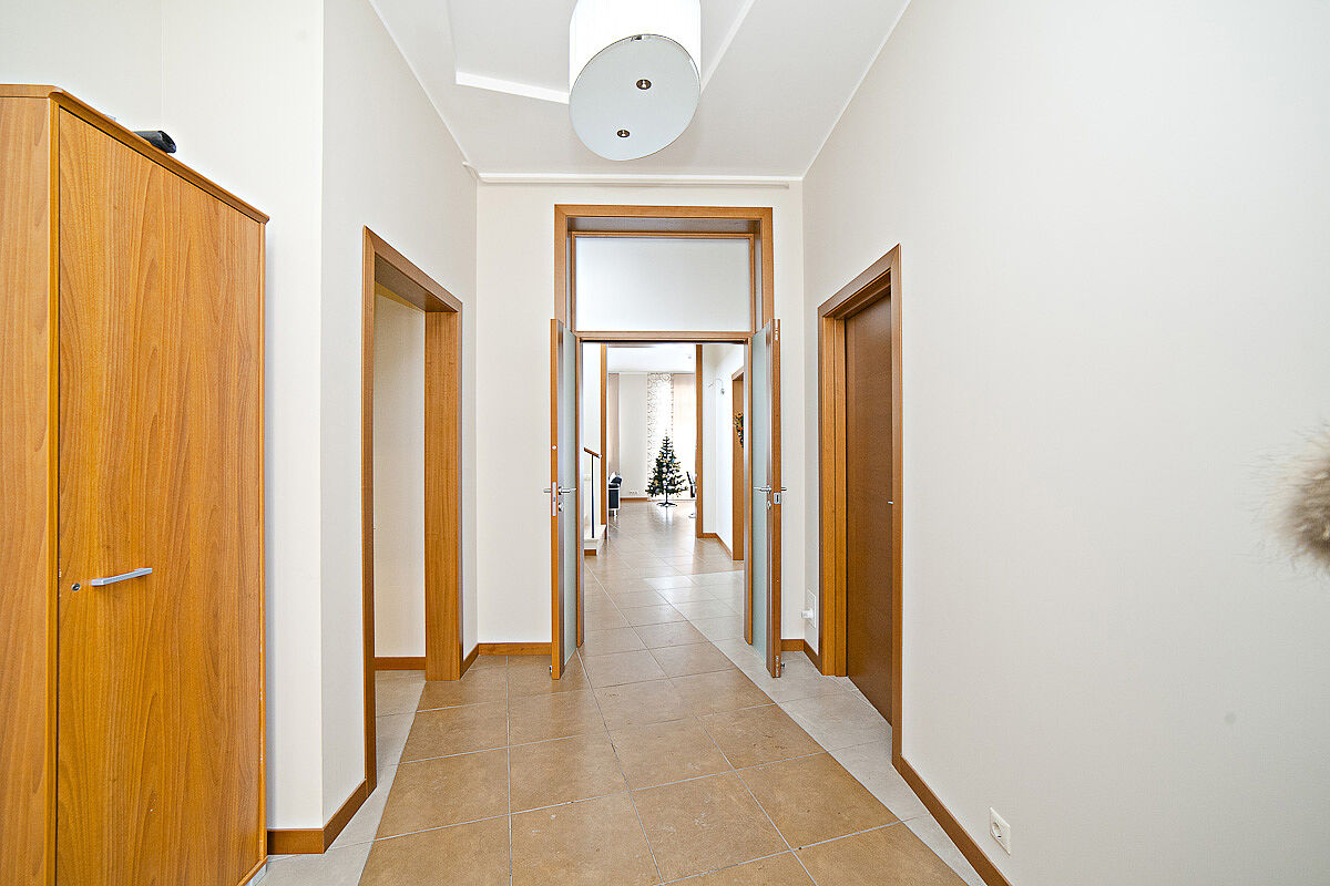 Современный дом в загородном поселке