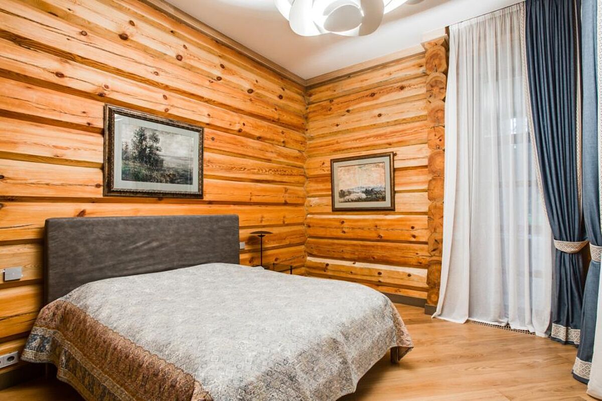 Дом из дерева на лесном участке