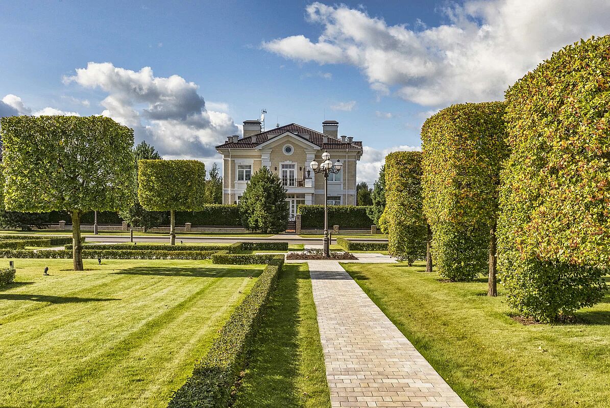 Дома с выходом в парк