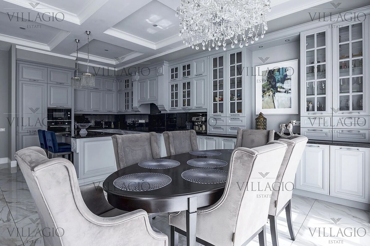 Интерьер (фото с лого)