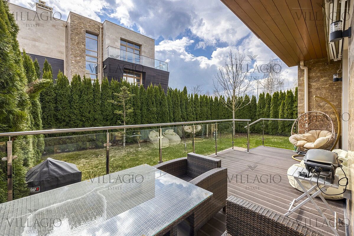 Экстерьер  (фото с лого)