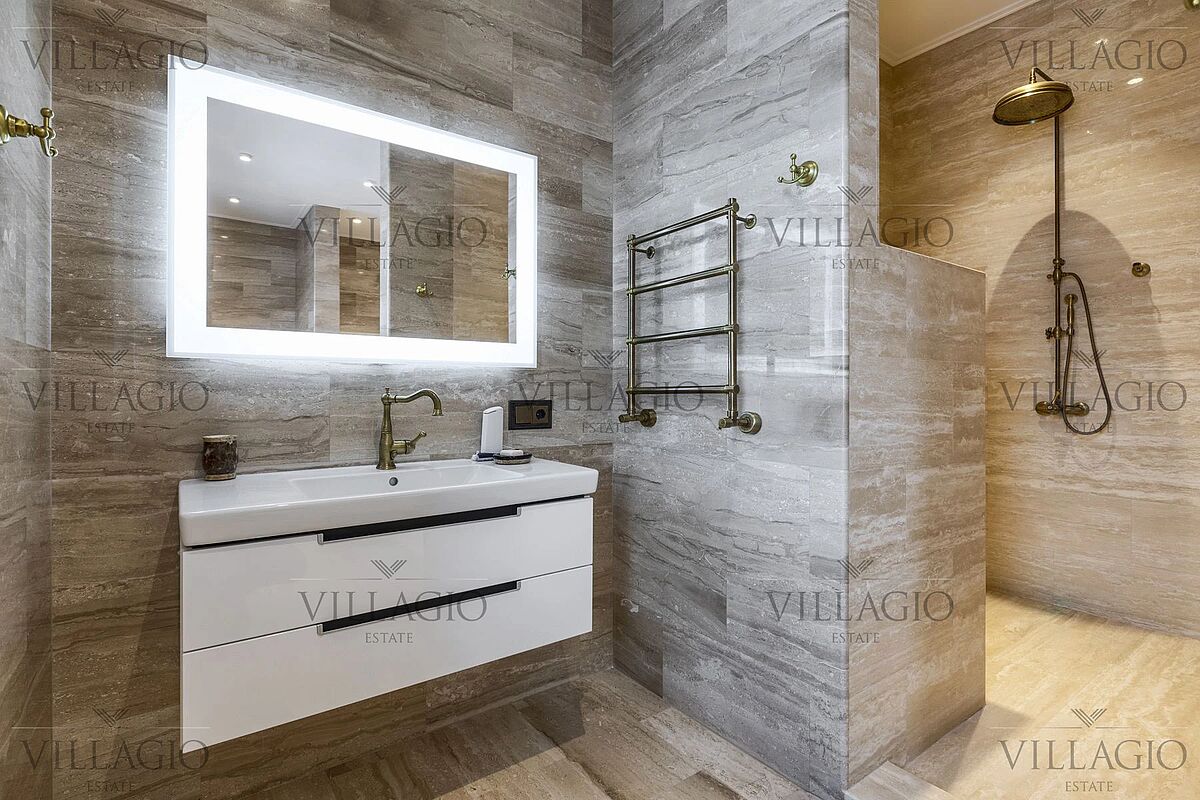 Дом рядом с двумя парками