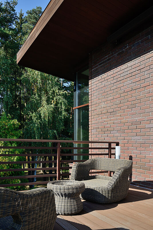 Двухуровневый дом с бассейном