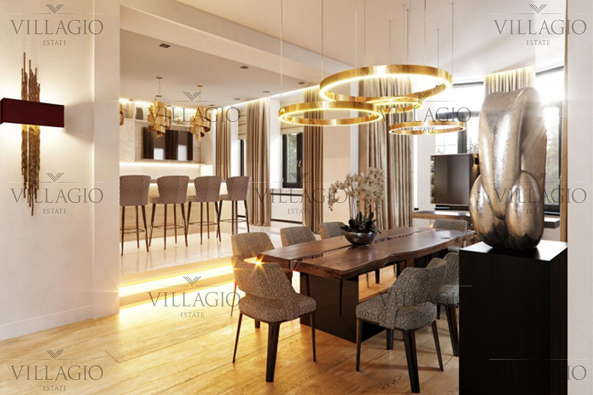 Дом рядом с каналом и парком