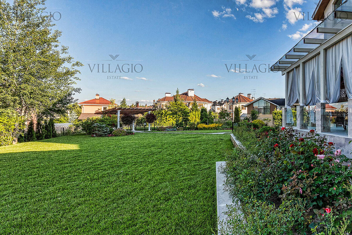 Дом с лифтом, бассейном и 3 террасами