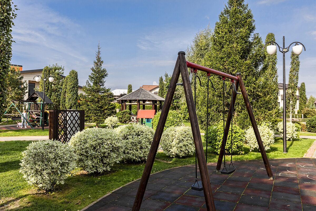Детская площадка в центре посёлка  Монтевиль