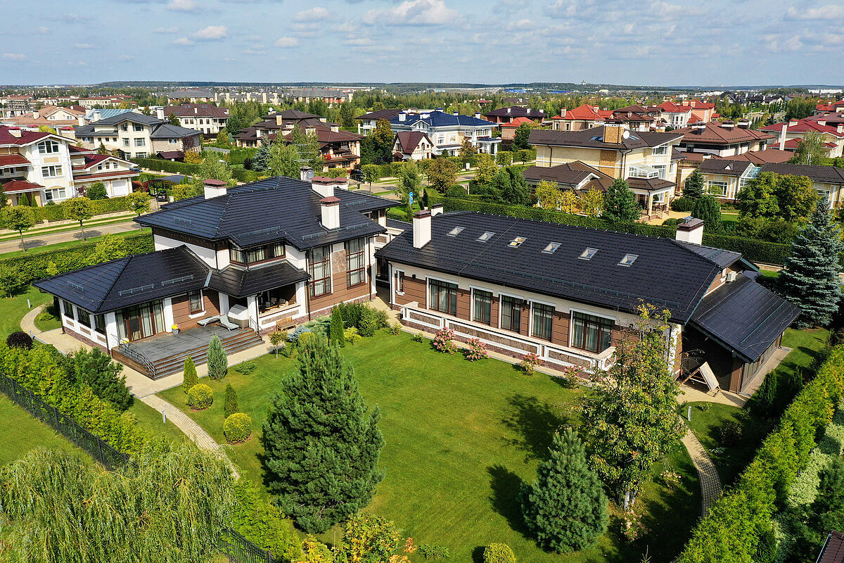 Загородный дом с бассейном в современном стиле