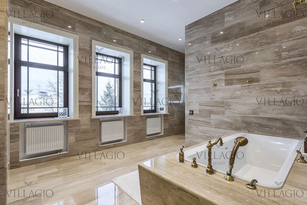 Дом рядом с двумя парками