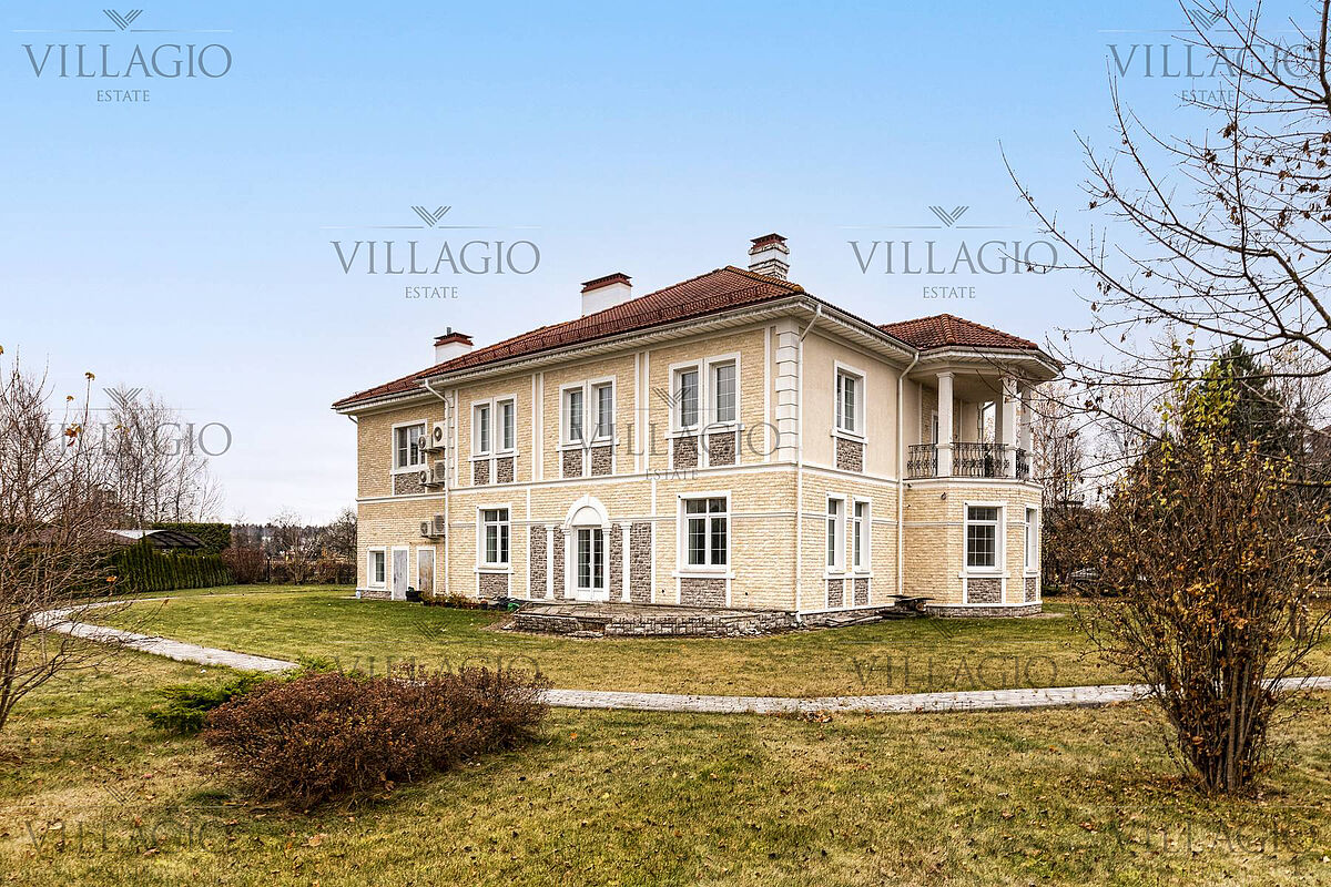 Дом у озера: один из последних в продаже