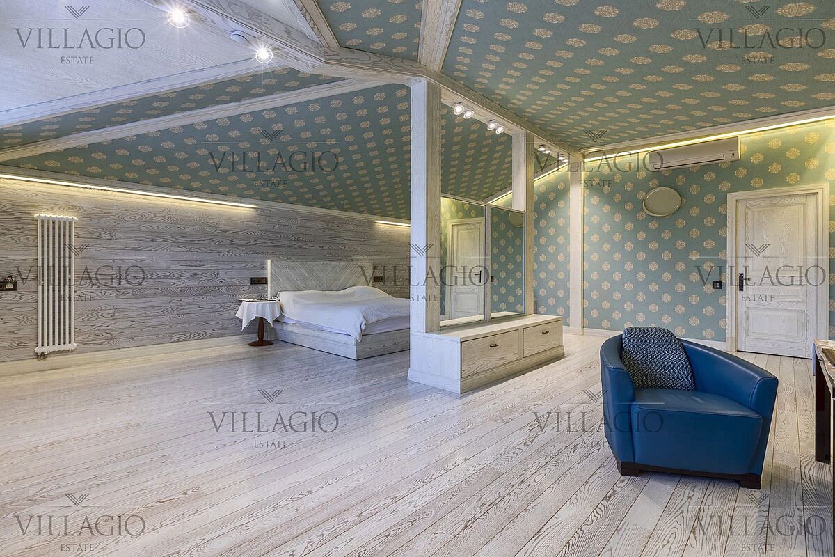 Дом рядом с двумя парками