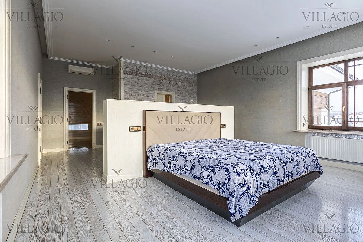 Дом рядом с двумя парками