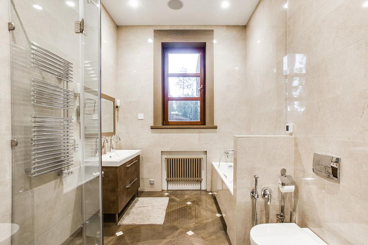 Дом из дерева на лесном участке