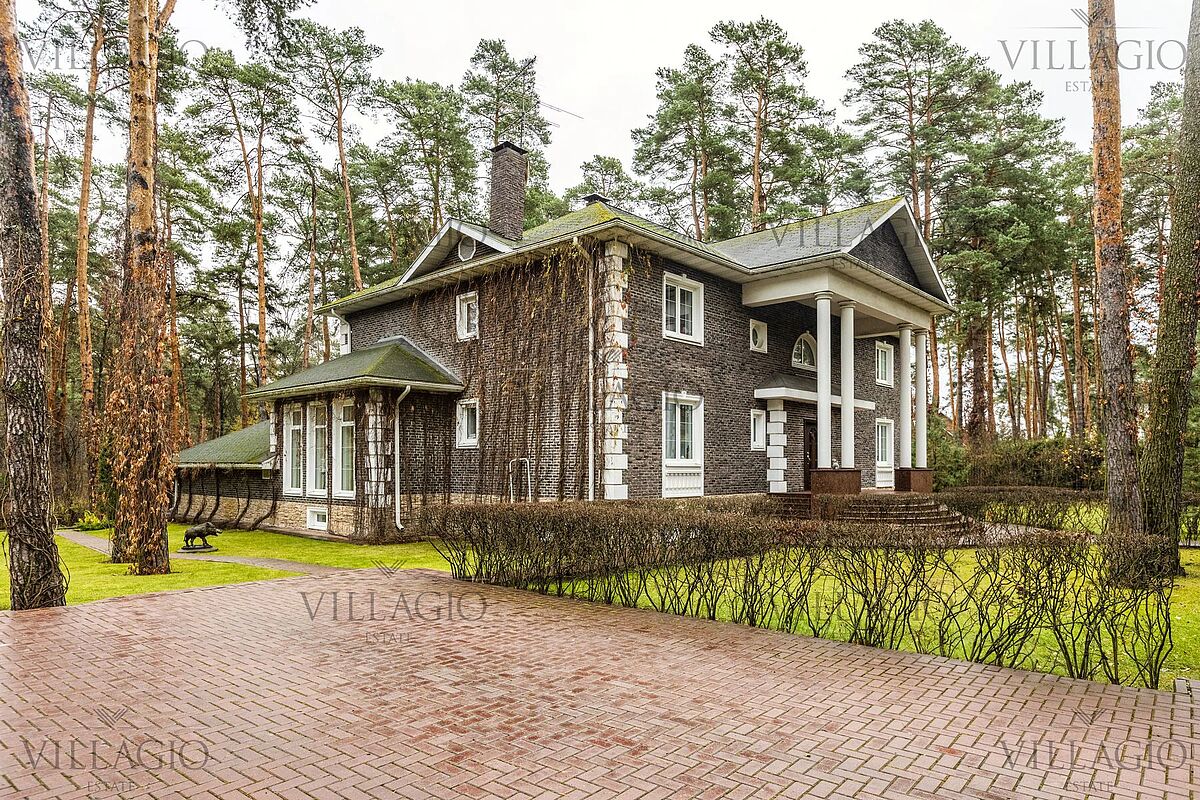 Элитный дом в классическом стиле у Москва-реки