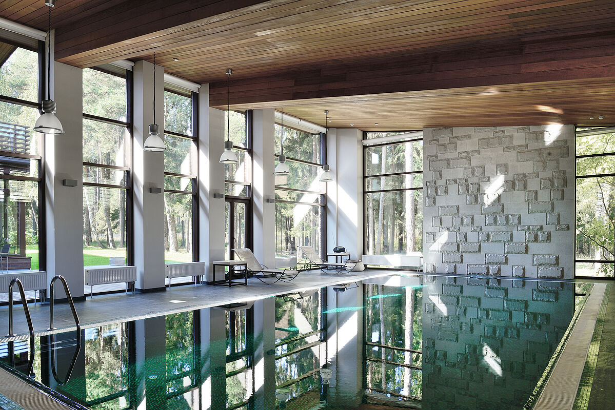 Двухуровневый дом с бассейном