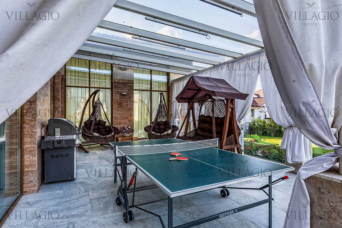 Дом с лифтом, бассейном и 3 террасами