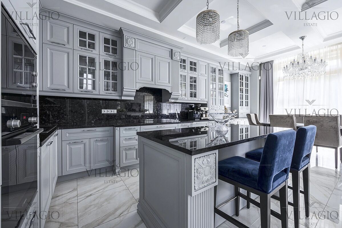 Интерьер (фото с лого)