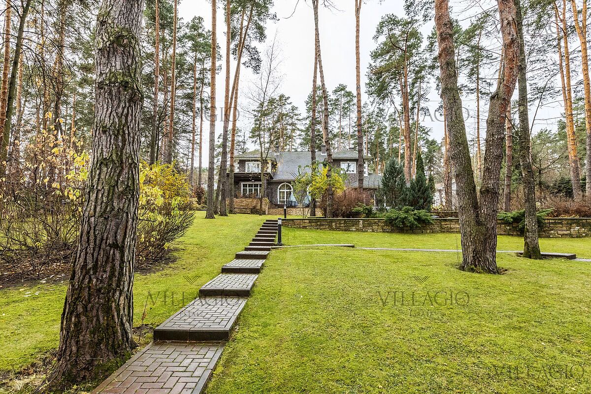 Элитный дом в классическом стиле у Москва-реки