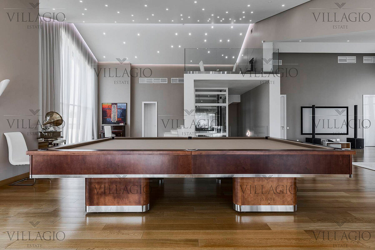 Дом с лифтом, бассейном и 3 террасами