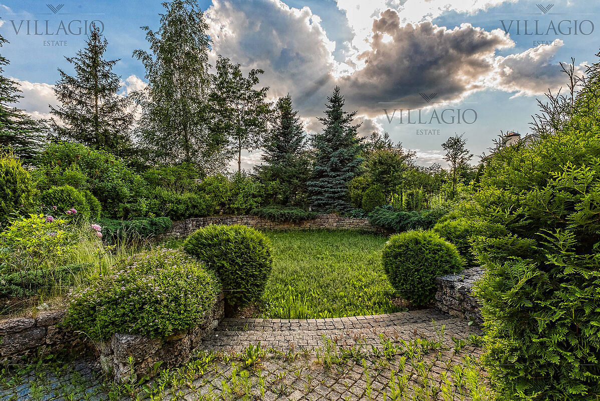 Дом с роскошной гостиной и spa-зоной