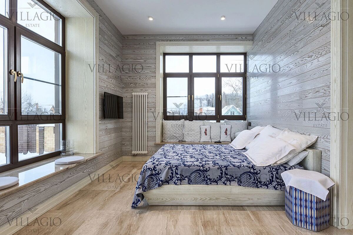 Дом рядом с двумя парками