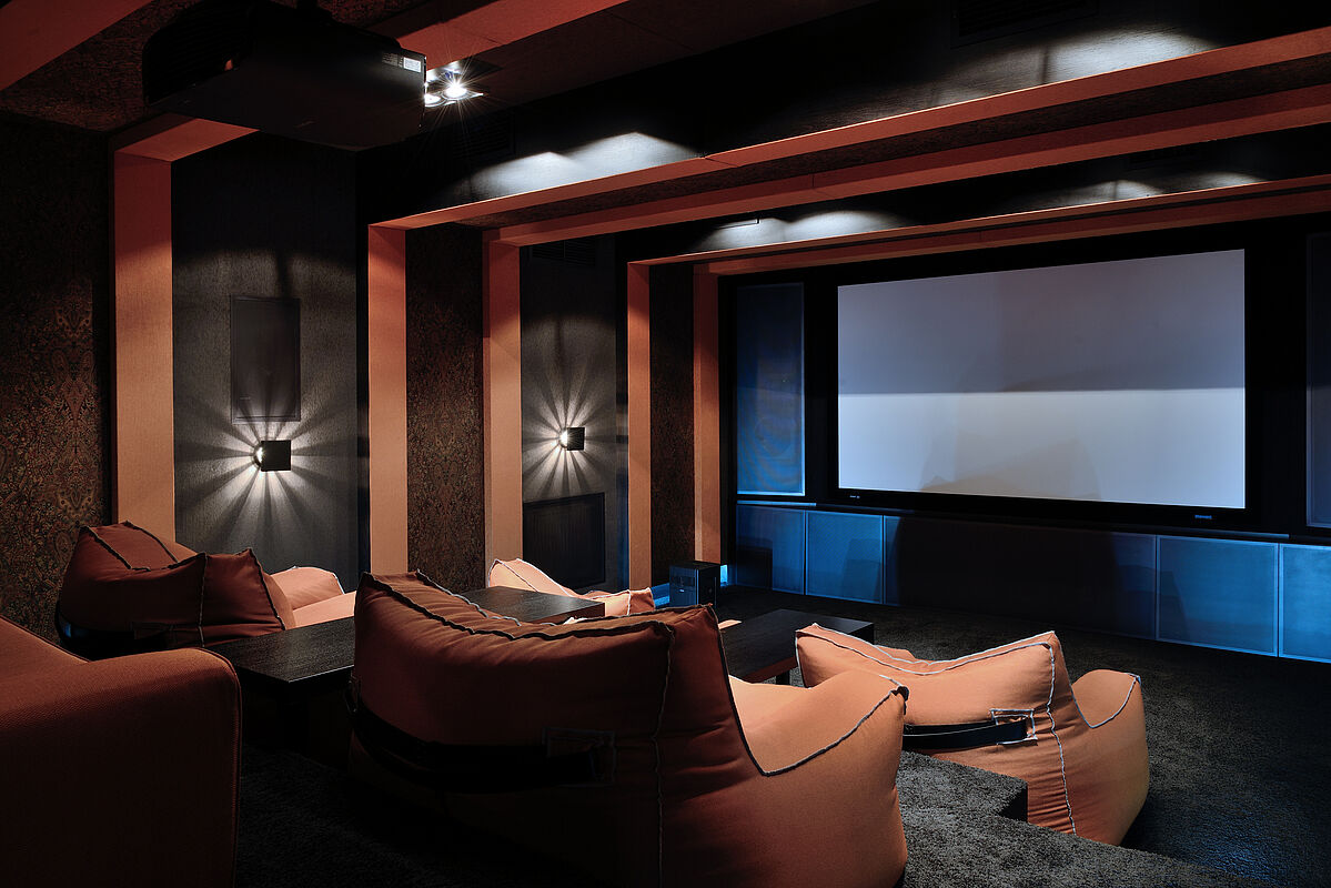 Двухуровневый дом с бассейном