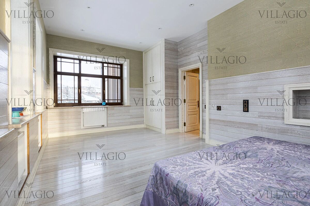 Дом рядом с двумя парками