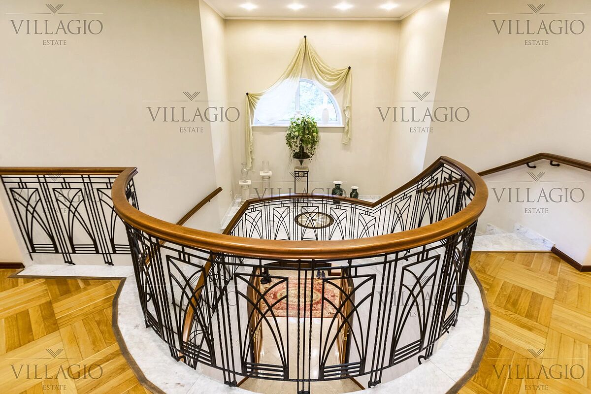 Элитный дом в классическом стиле у Москва-реки